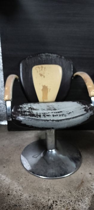 Парикмахерское кресло