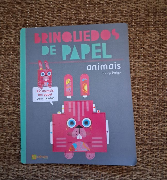 Animais em papel construção
