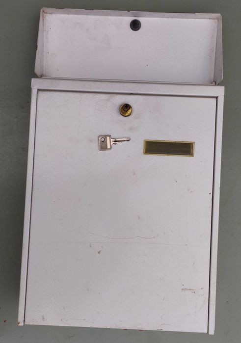 Почтовый ящик для писем и газет