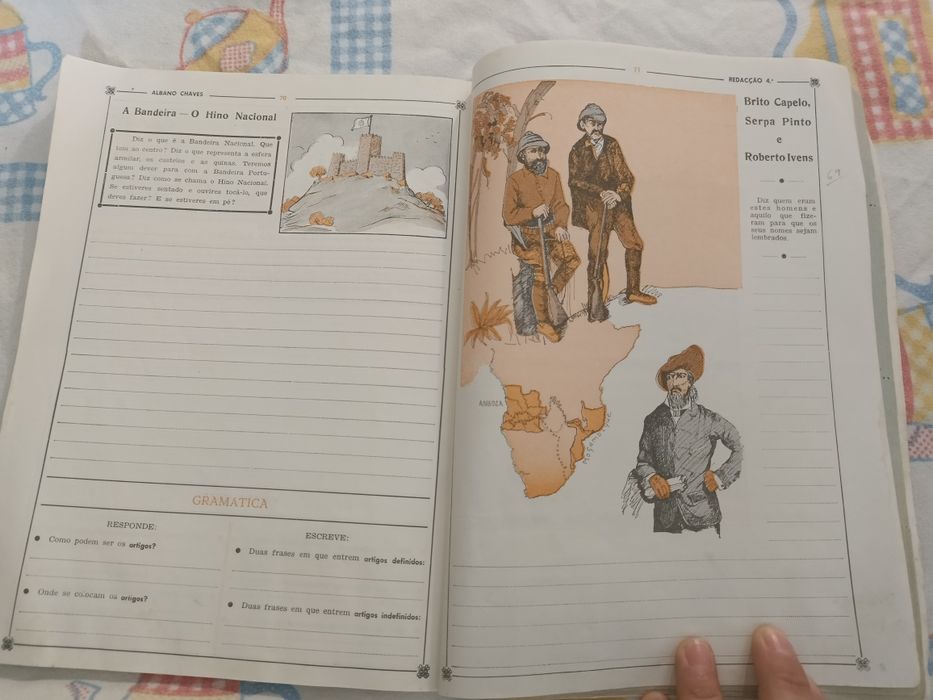 Livro antigo escolar