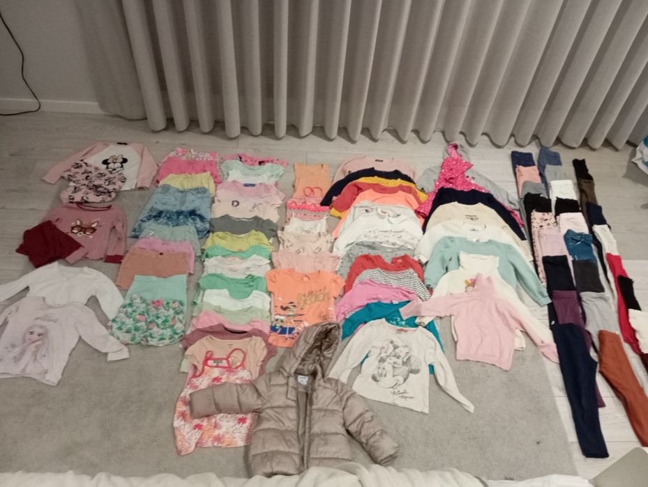 91 peças de roupa para meninas entre 4 e 5 anos