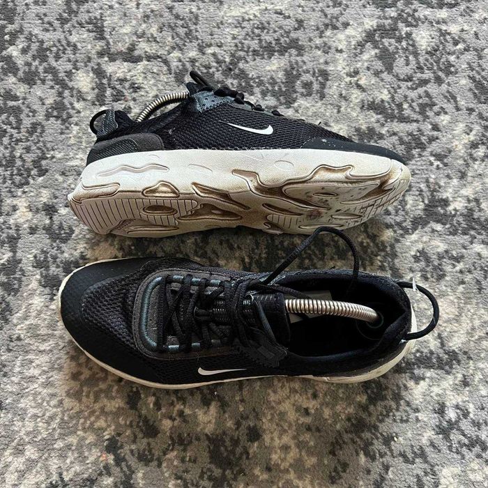 Продаю кросівки Nike React Live