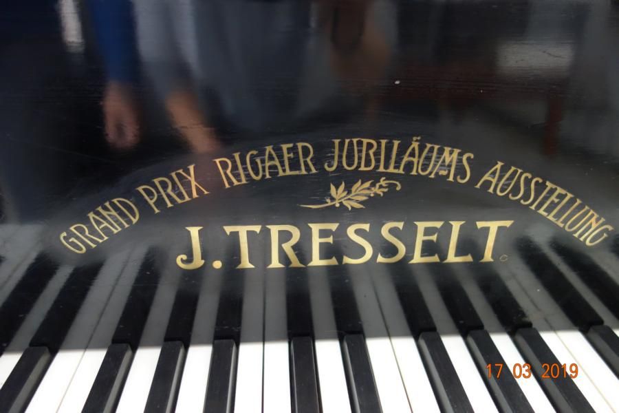 Fortepian J.TRESSELT nr 4319