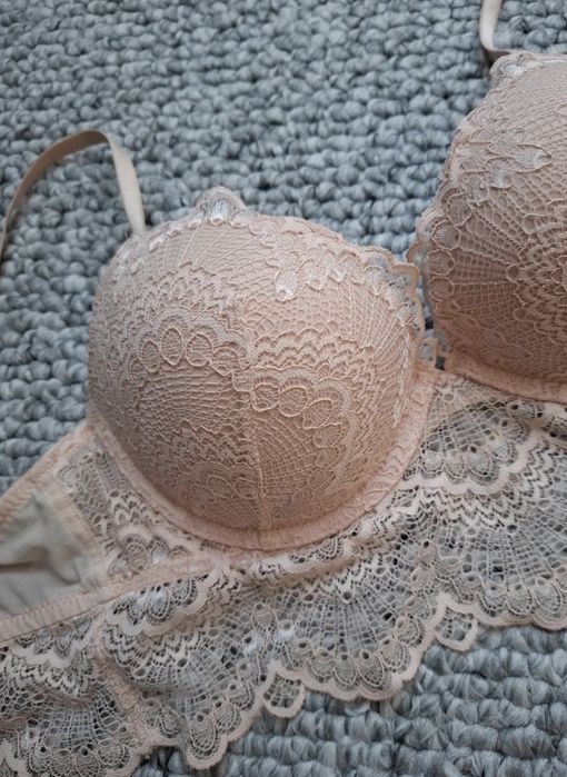 Piekny biustonosz stanik 75 B h&m koronka pudrowy róż