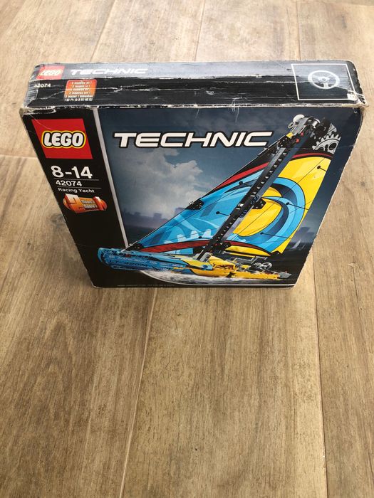 LEGO Technic 42074 Iate de Corrida