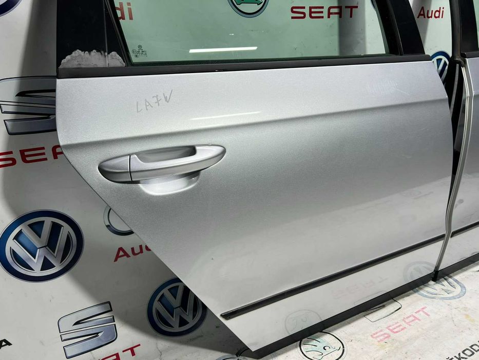 Двері задні універсал Volkswagen Passat B6 Пасат Б6 LA7W