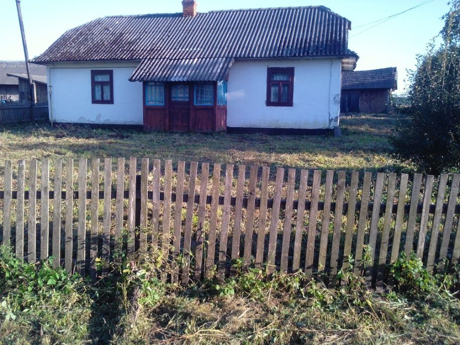 Продається хата в cелі Монастирок Оглядівський Радехівського району