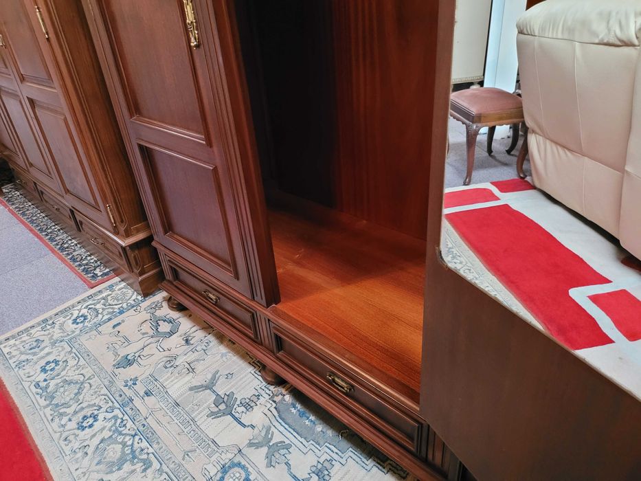 Excelente roupeiro em madeira maciça - óptimo estado geral