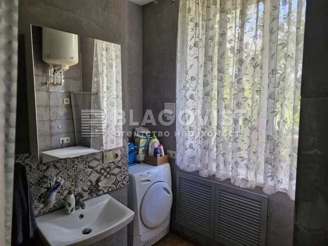 Продаж 4 кімнатна Сталінка вул  Джохара Дудаева 11