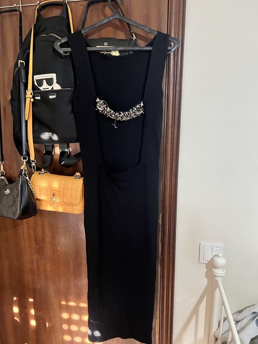 Vestido preto com lantejoulas