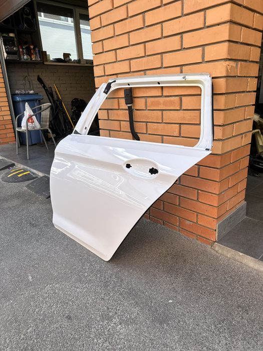 Двері задні на Bmw 5 G31 (турінг) ідеальні, не фарбовані А300!