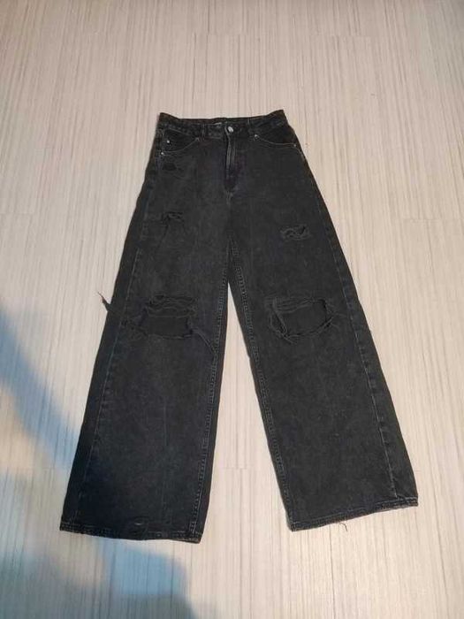 młodzieżowe modne spodnie szerokie rozm. M firmy Cropp