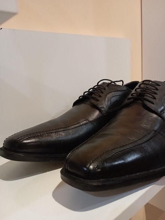 Нові шкіряні туфлі Bata 46