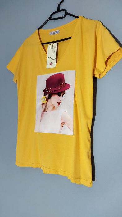 Koszulka, t-shirt damska z dekoltem i nadrukiem NOWA