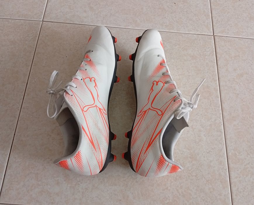 Chuteira attacanto puma branca