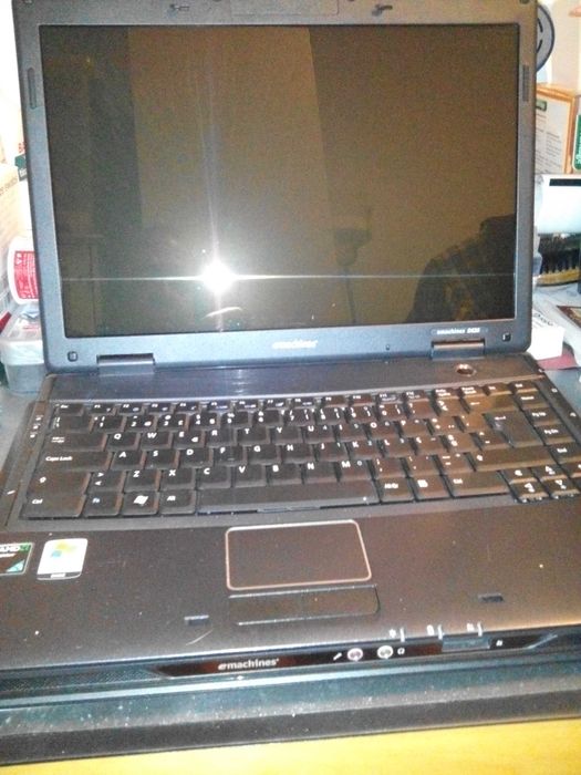 Vendo portátil Acer Emachines D620 avariado, para peças