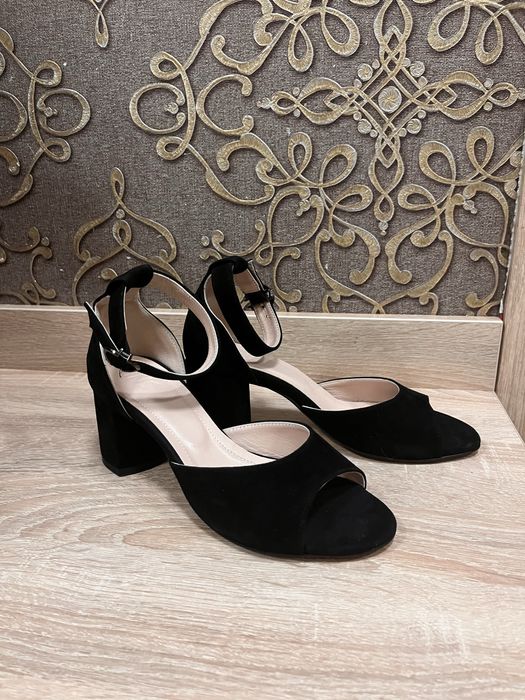 Босоніжки 38р натуральний замш