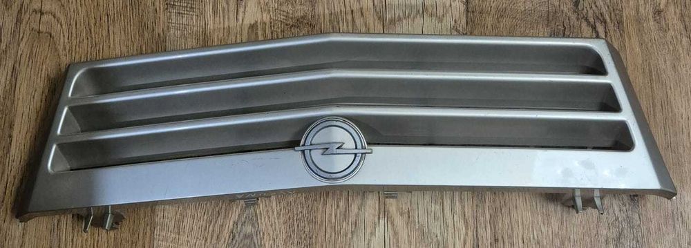 Grill Atrapa Opel Ascona C Lift 1986-87r.  Oryginał