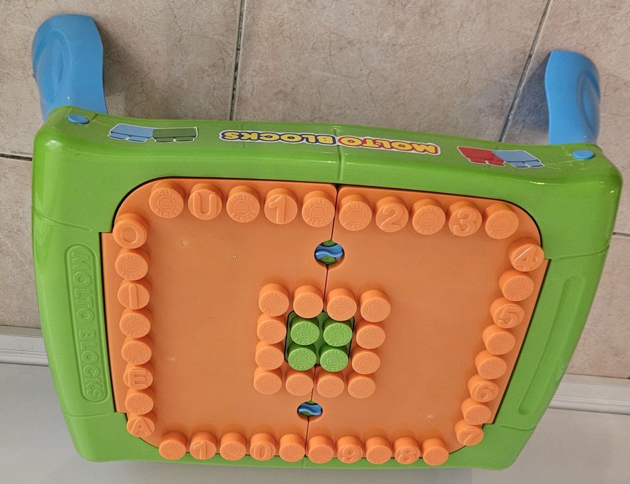 Mesa de atividades - Molto Blocks e blocos de construção