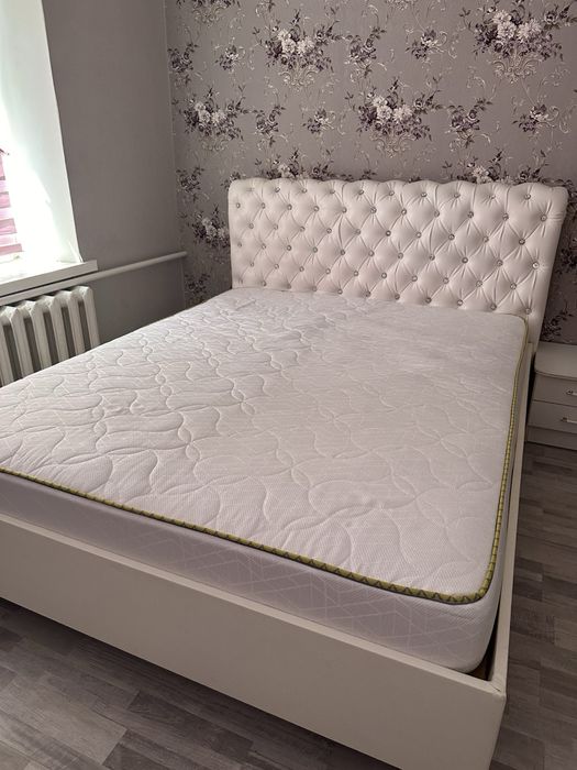 Продам стильне двоспальне ліжко 160×180 см + матрац