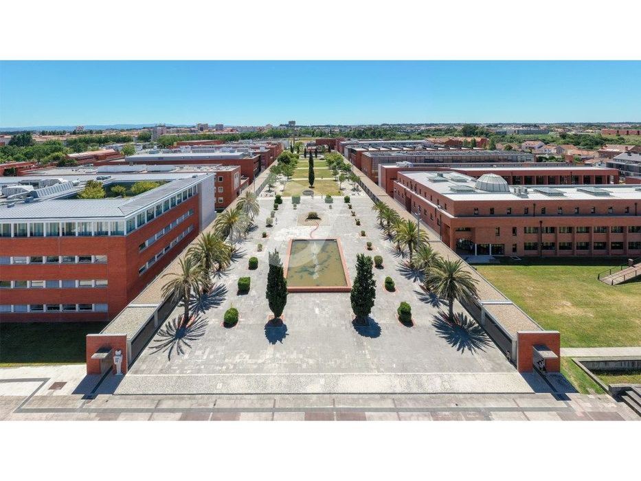 Apartamento T2 com terraço - Centro de Esgueira