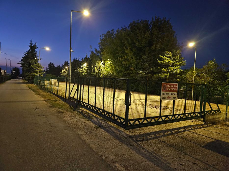 Plac parkingowy przy wężle Pruszków  autostrady  A2 oświetlony - View 2
