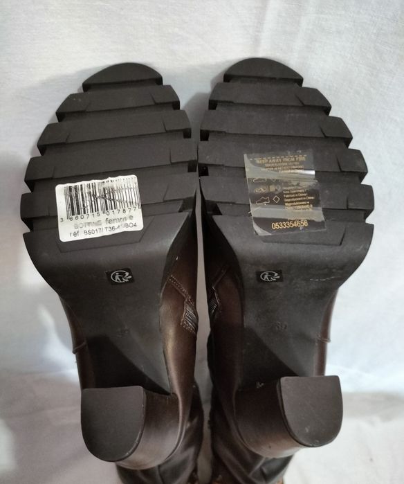 Botas em Napa Acima do Joelho Novas