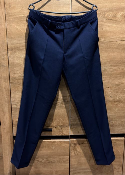 Granatowy garnitur męski, marynarka jednorzędowa, rozmiar S-M 170/48/86, slim fit