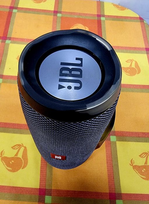 Coluna JBL Charge Essential em bom estado