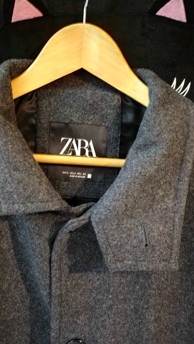 Sobretudo de homem cinzento