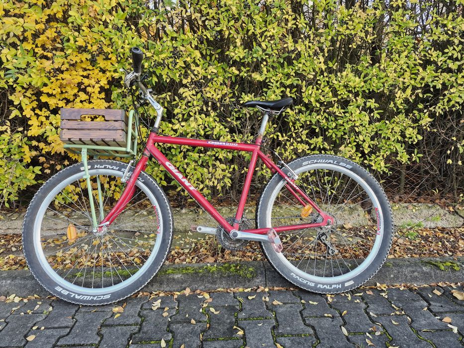 Retro commuter Giant. Drewniana skrzynka. Przedni bagażnik.