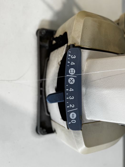 Maquina pregar botão