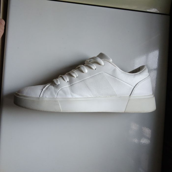 Кросовкі 42 білі