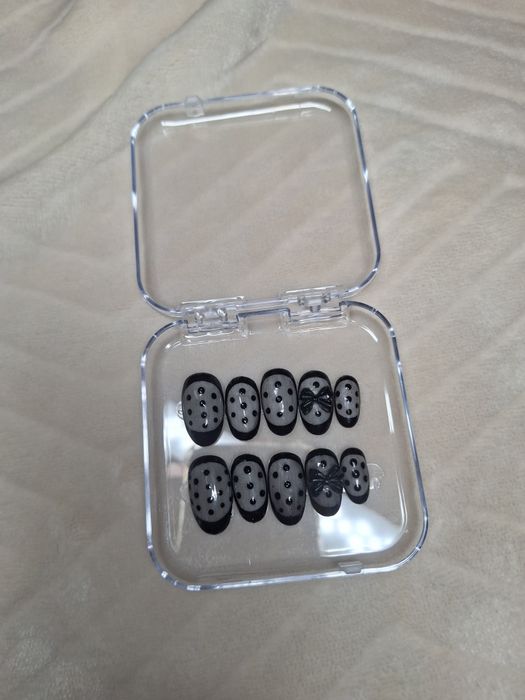 Press on nails (handmade)