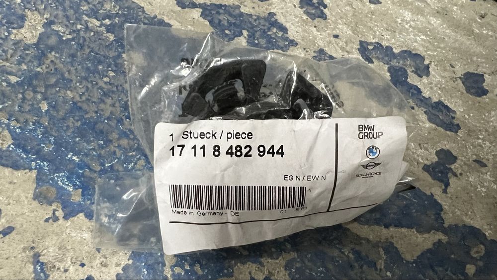 Продам запчасти накладка пластик, кронштейн, молдинг