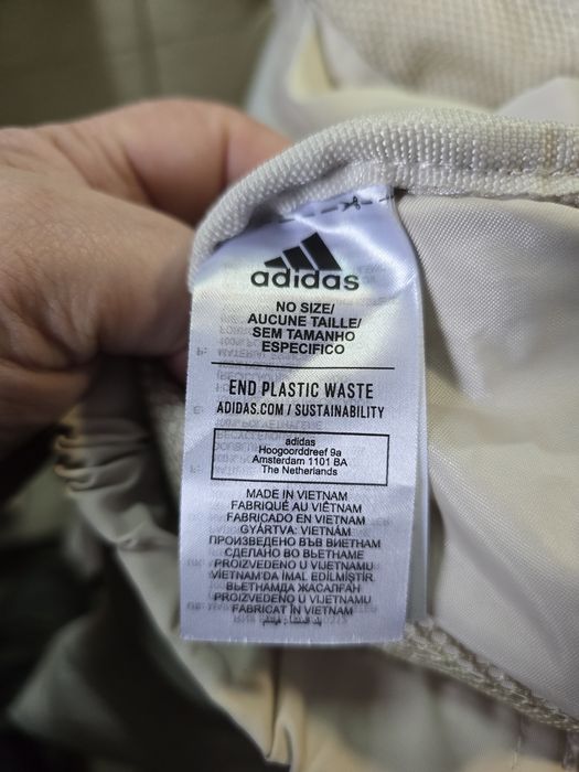 Жіноча спортивна сумка Adidas Yoga, алюмінієва HK4528, кремово-біла