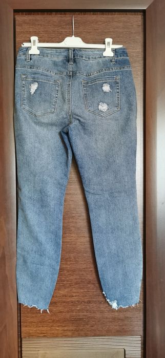 Spodnie dżinsowe z haftem