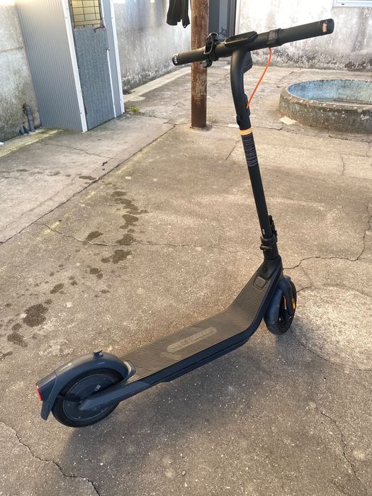 Trotinete Elétrica Segway-Ninebot E2 Pro – Apenas 2 Meses de Uso (Como Nova)
