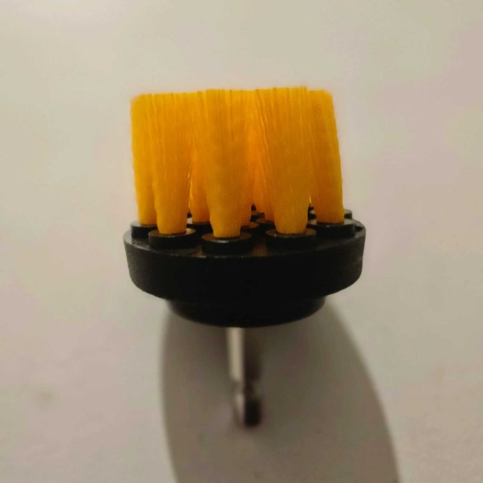 Три щетки для чистки в кухне, ванной или авто