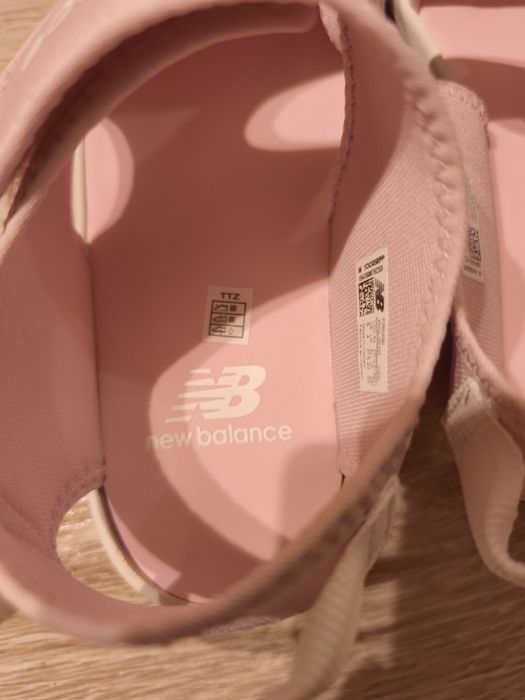 Nowe sandałki New Balance