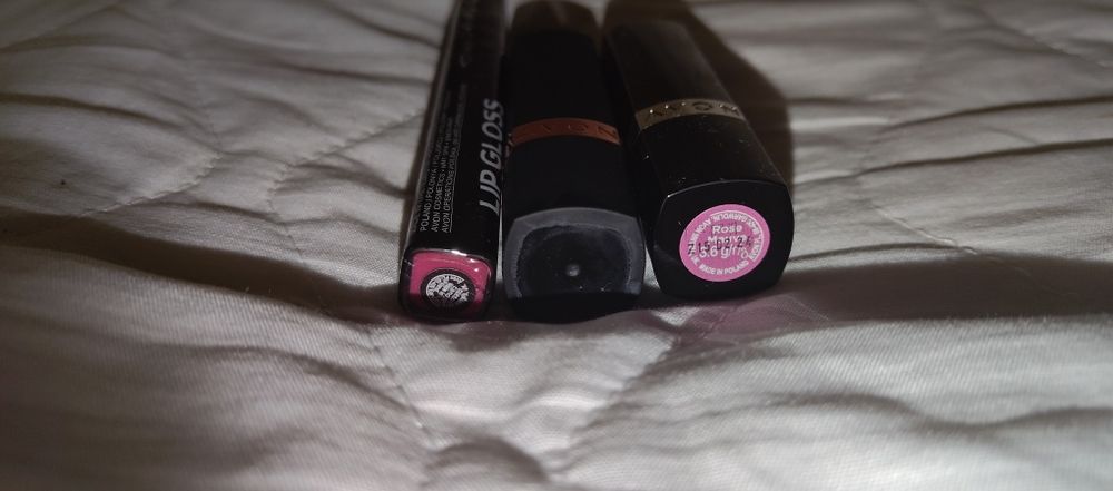 Увлажнающая помада, блеск Avon