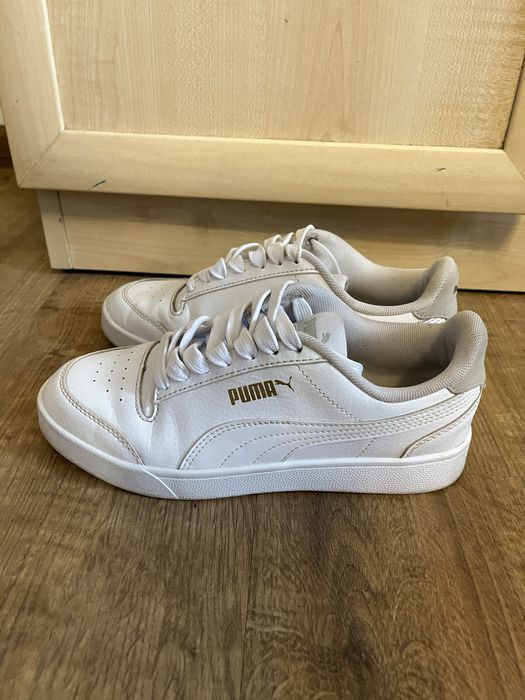Білі кросівки Puma