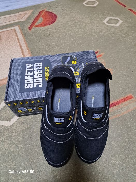 Продам кросівки з металевим підноском Safety Jogger, 1200грн