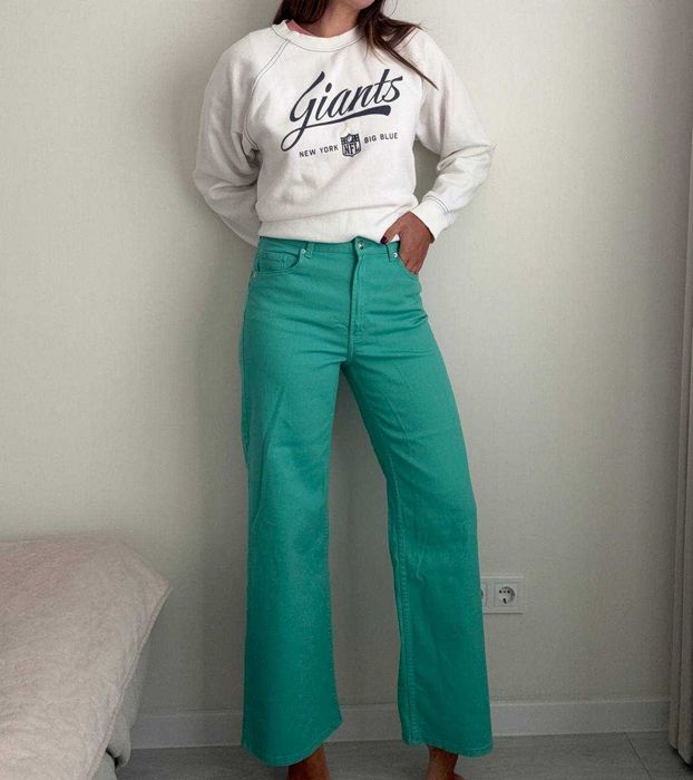 Стильные зеленые джинсы H&M М