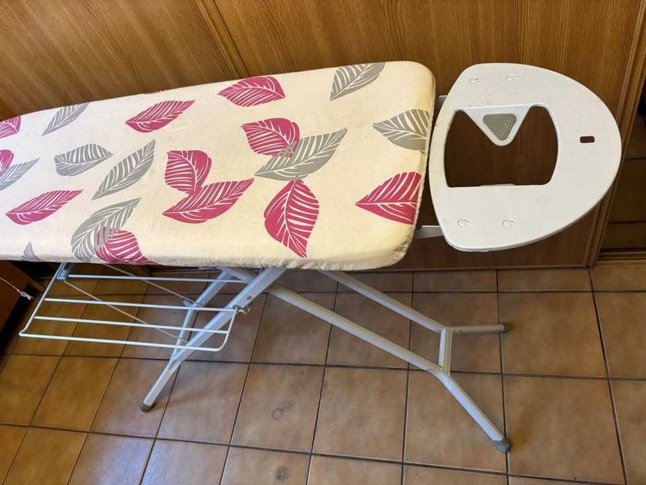 Solidna deska do prasowania z półeczką