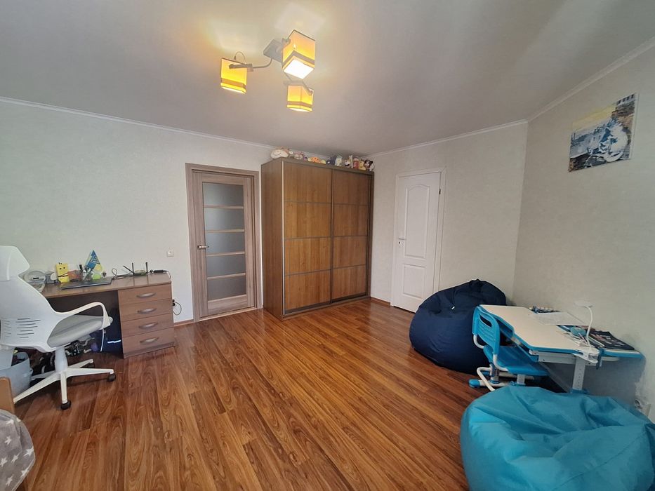 Продаж 3к квартири 95 кв. м на вул. Академіка Сергія Корольова