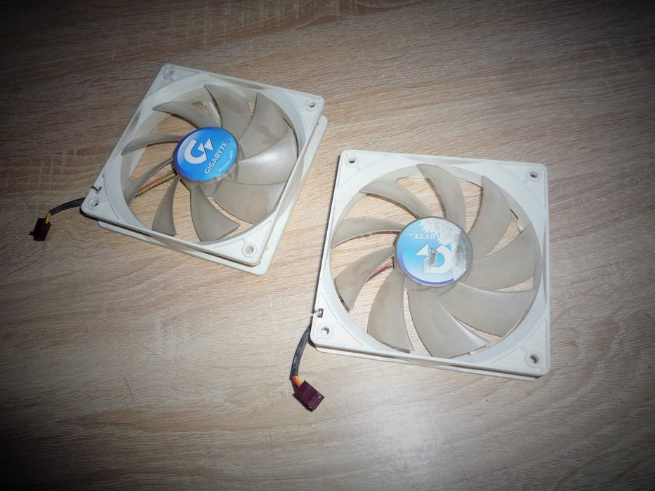 Gigabyte F121225SL LED лэд 2 шт. 12 V.