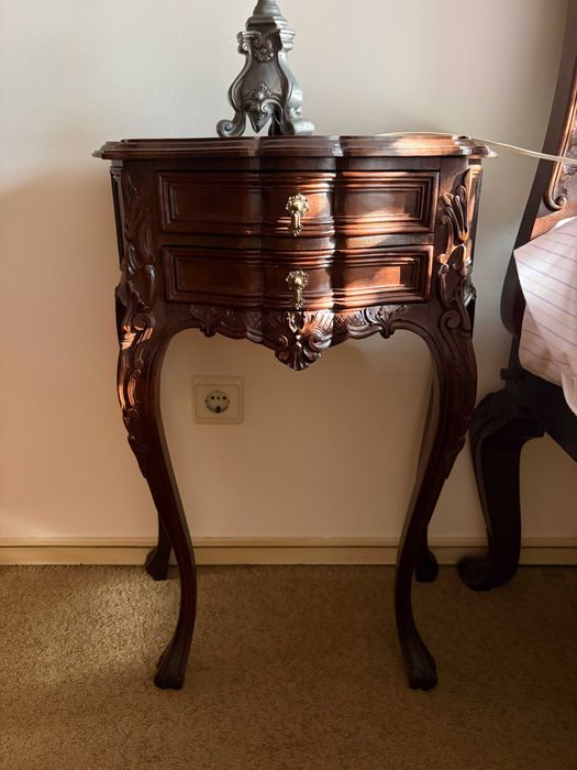 Mobília de Quarto Antiga Estilo Luís XV / D. João V em Madeira Maciça