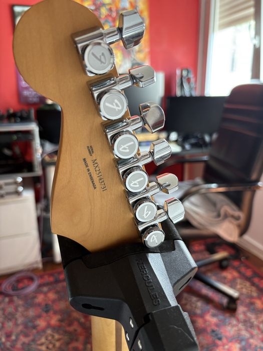 Fender Stratocaster Player II com upgrades