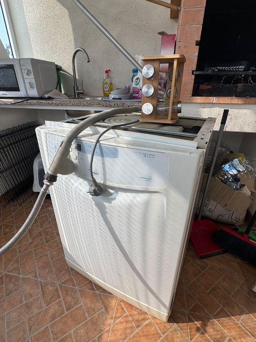 Maquina de loica whirlpool a funcionar
